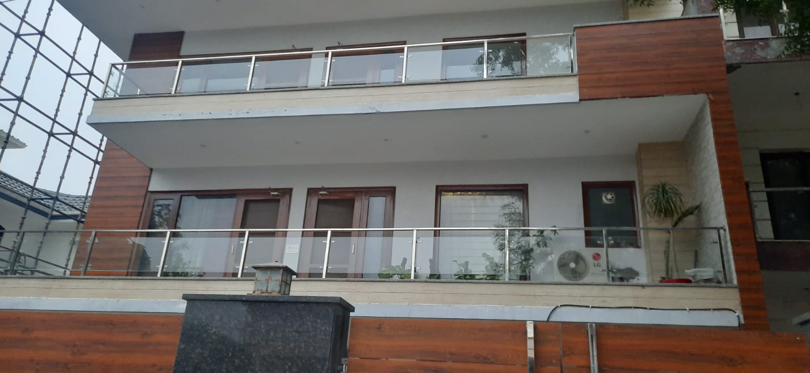 Balcony & Iron Railings